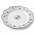 Assiette plate 26 cm en porcelaine blanche et bleue à motif floral bord festonné