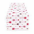 Chemin de table 180 x 35 cm en tissu blanc à motifs flèches et cœurs
